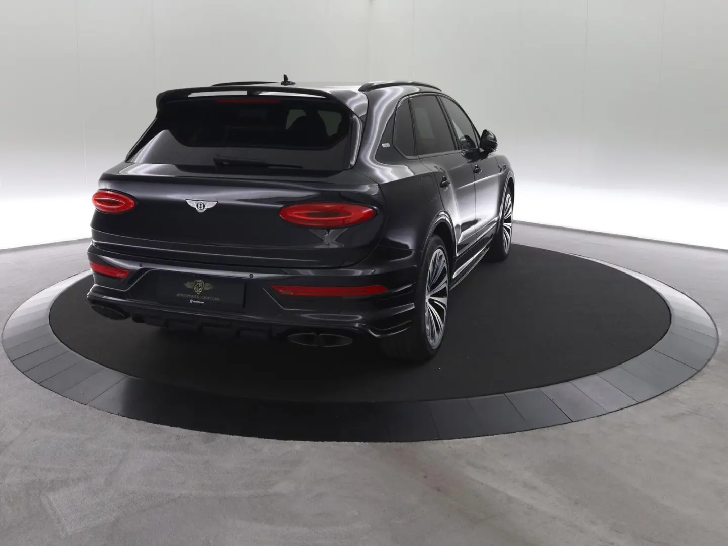 Bentayga 4.0 V8   First Edition   TV hinten   Na