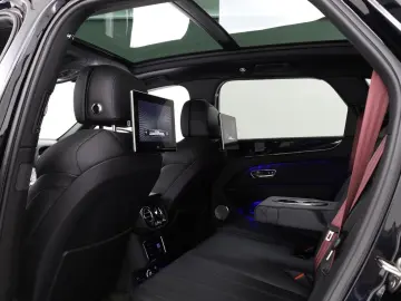 Bentayga 4.0 V8   First Edition   TV hinten   Na