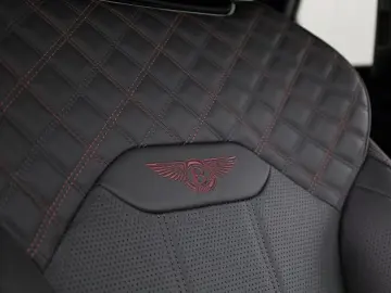 Bentayga 4.0 V8   First Edition   TV hinten   Na