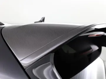 Bentayga 4.0 V8   First Edition   TV hinten   Na