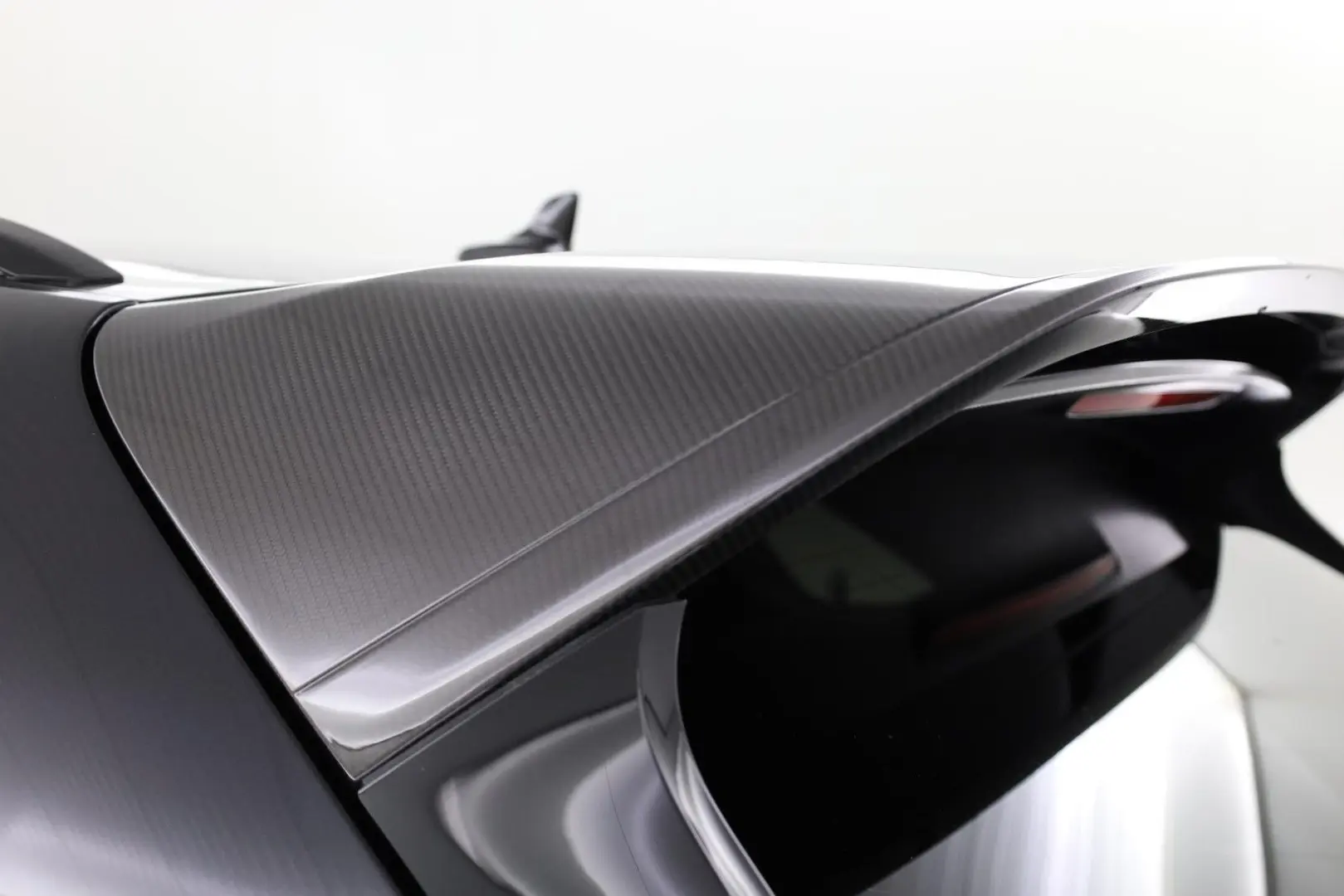 Bentayga 4.0 V8   First Edition   TV hinten   Na