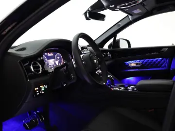 Bentayga 4.0 V8   First Edition   TV hinten   Na