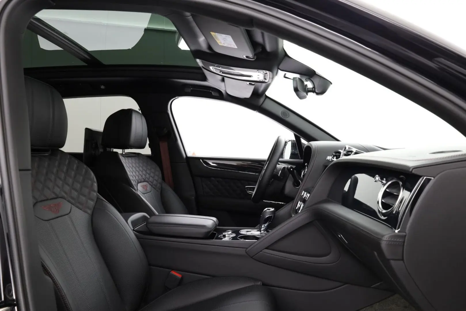 Bentayga 4.0 V8   First Edition   TV hinten   Na