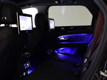 Bentayga 4.0 V8   First Edition   TV hinten   Na