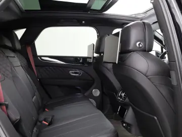 Bentayga 4.0 V8   First Edition   TV hinten   Na