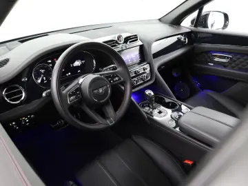 Bentayga 4.0 V8   First Edition   TV hinten   Na