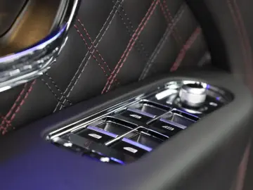 Bentayga 4.0 V8   First Edition   TV hinten   Na