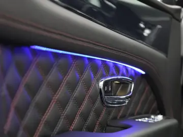 Bentayga 4.0 V8   First Edition   TV hinten   Na