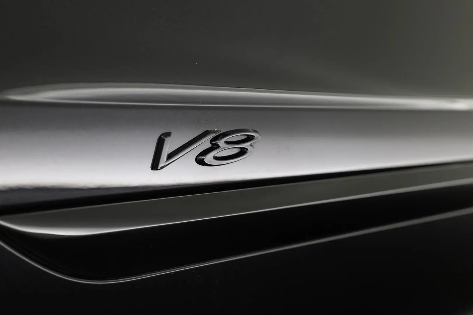 Bentayga 4.0 V8   First Edition   TV hinten   Na