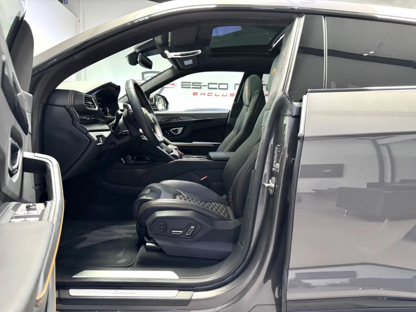 URUS 4.0 V8 CARBON ADAS MASSAGE PANO 23