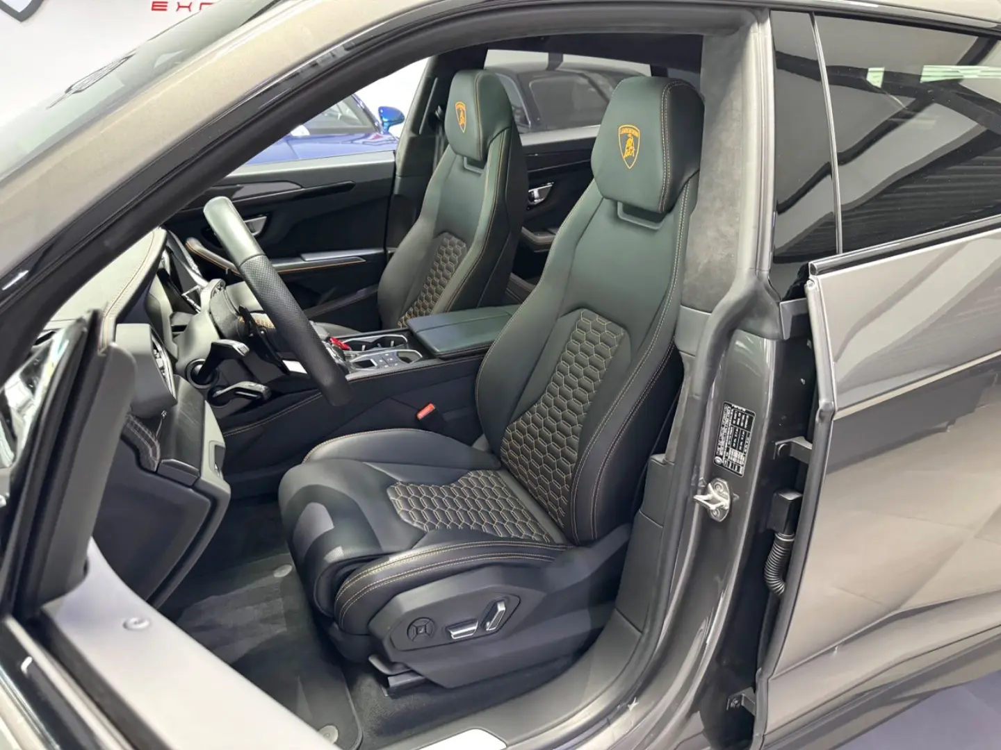 URUS 4.0 V8 CARBON ADAS MASSAGE PANO 23