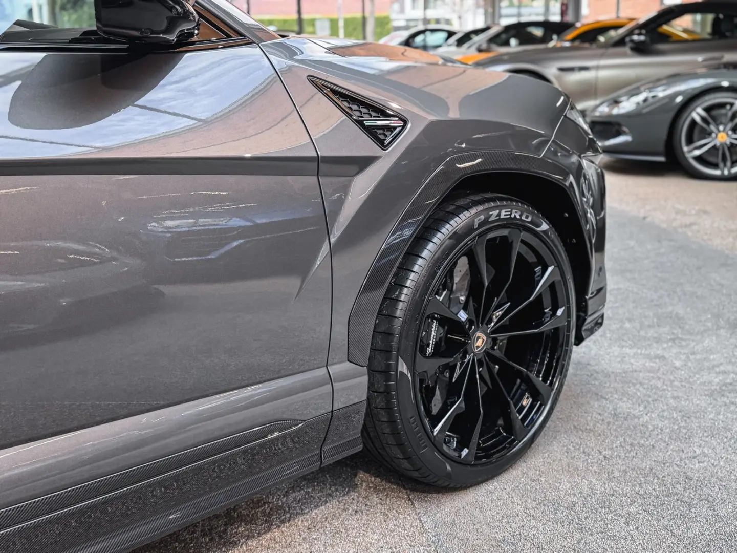 Urus Cabon RearSeat B&O