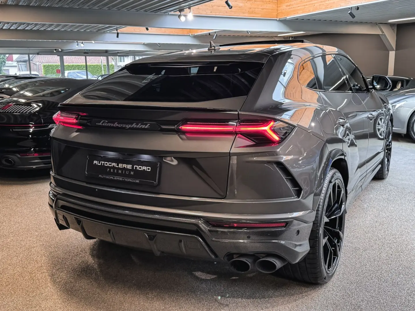 Urus Cabon RearSeat B&O