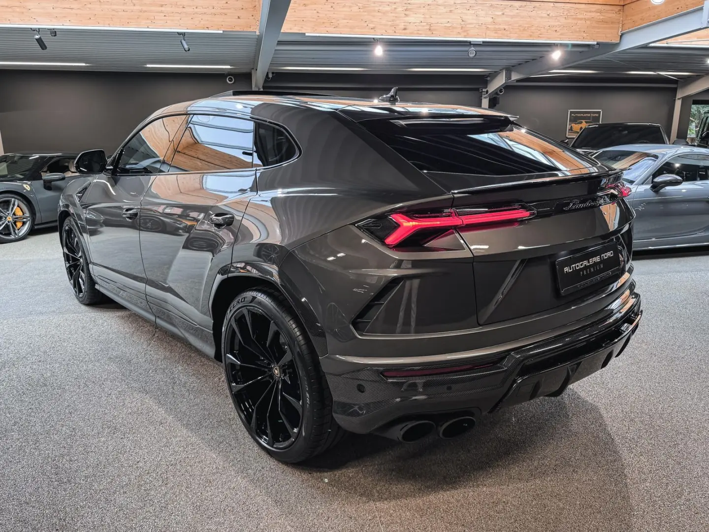 Urus Cabon RearSeat B&O