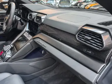 Urus Cabon RearSeat B&O