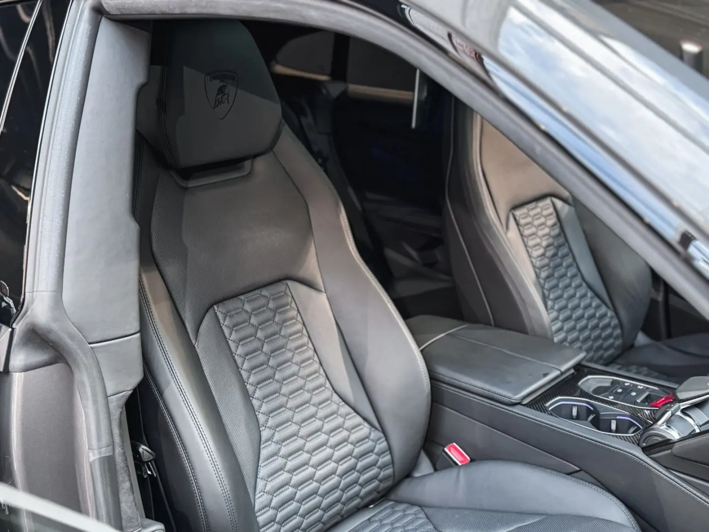 Urus Cabon RearSeat B&O