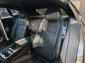 Urus Cabon RearSeat B&O