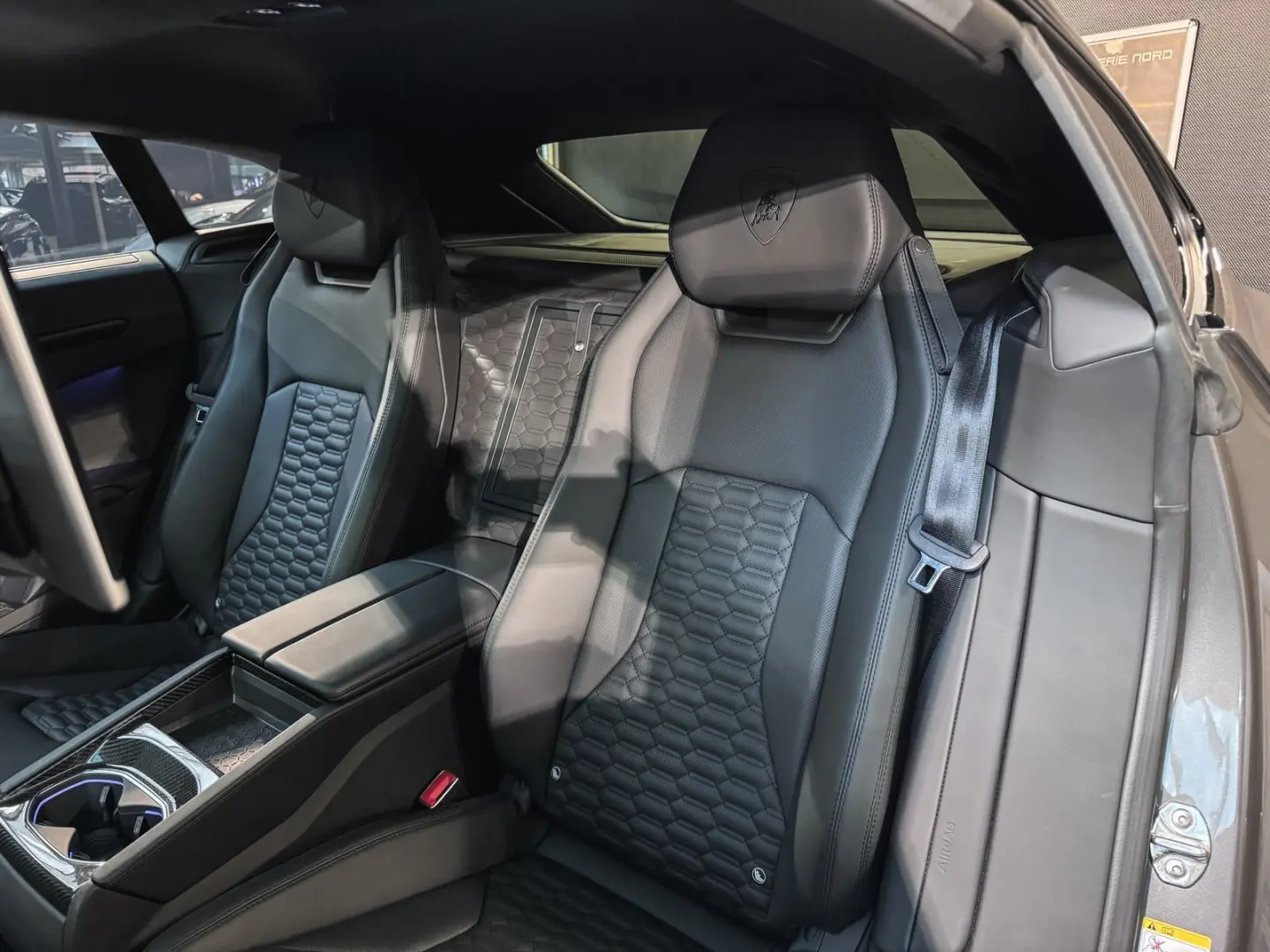 Urus Cabon RearSeat B&O