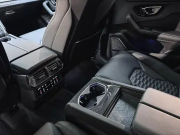 Urus Cabon RearSeat B&O