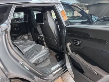 Urus Cabon RearSeat B&O