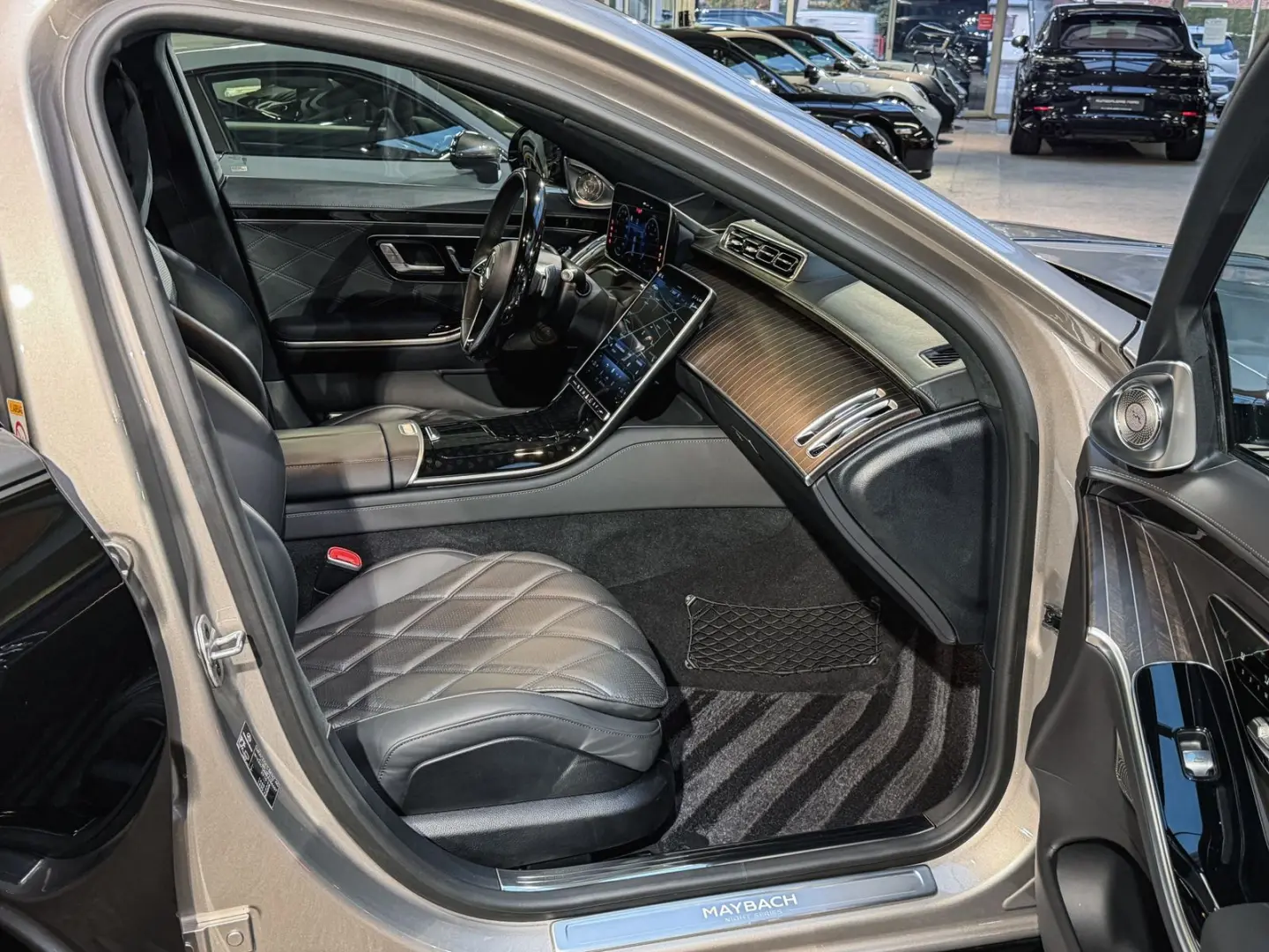 S 580 Maybach Night Series Duotone Burmester4D