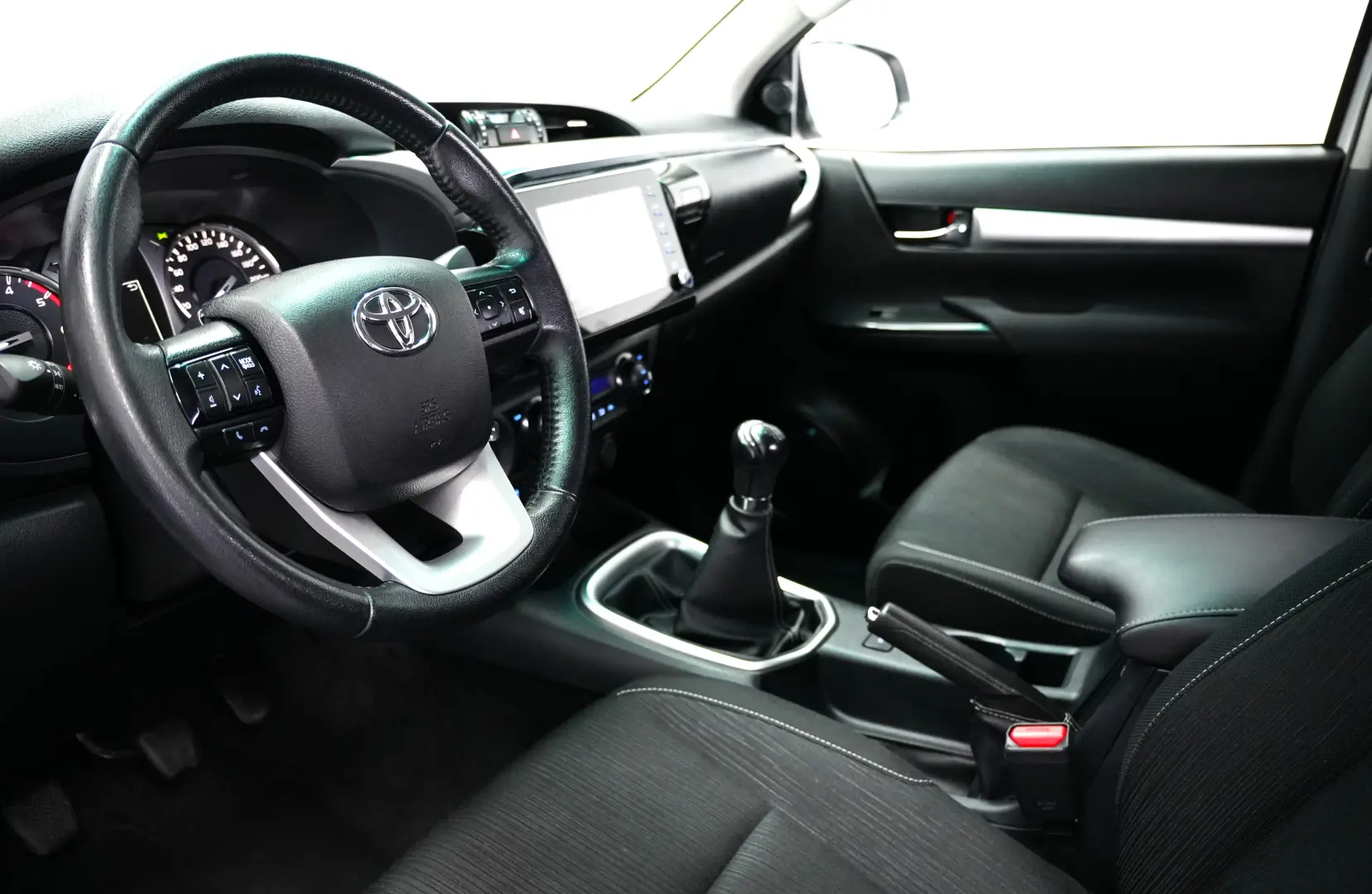 TOYOTA HILUX DC 2.4D MT EXECUTIVE