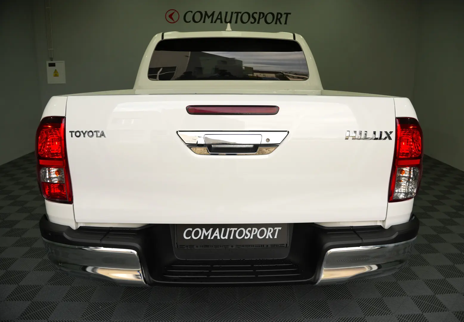 TOYOTA HILUX DC 2.4D MT EXECUTIVE