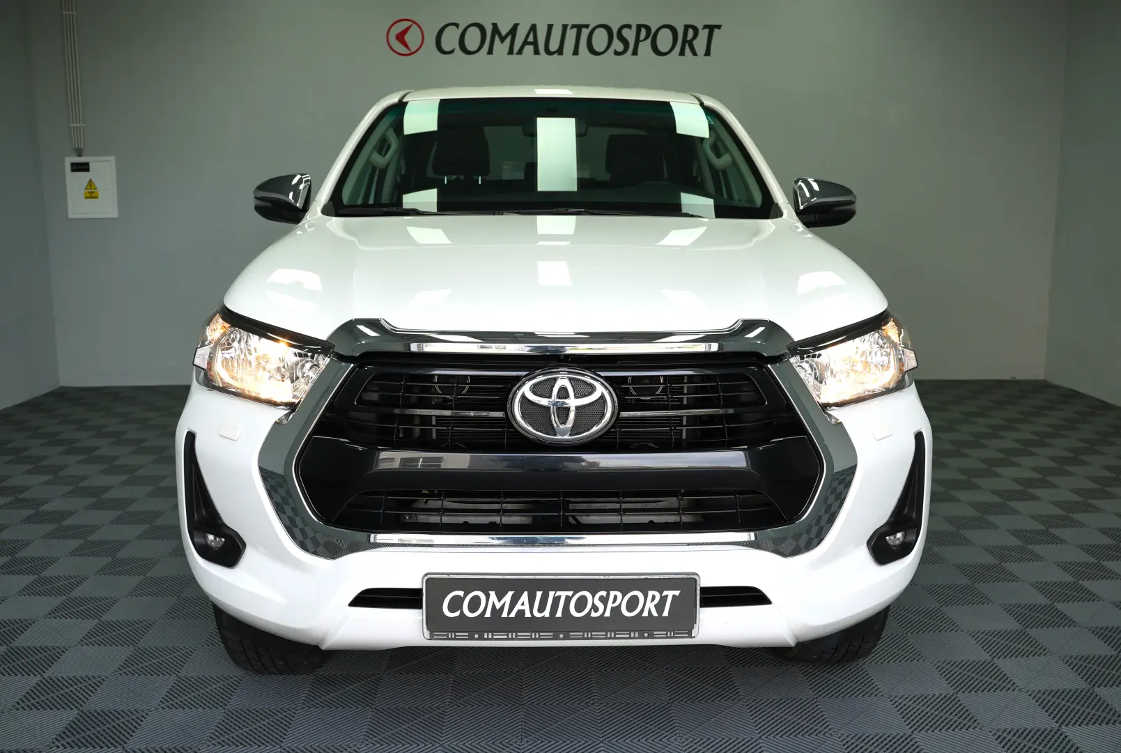 TOYOTA HILUX DC 2.4D MT EXECUTIVE