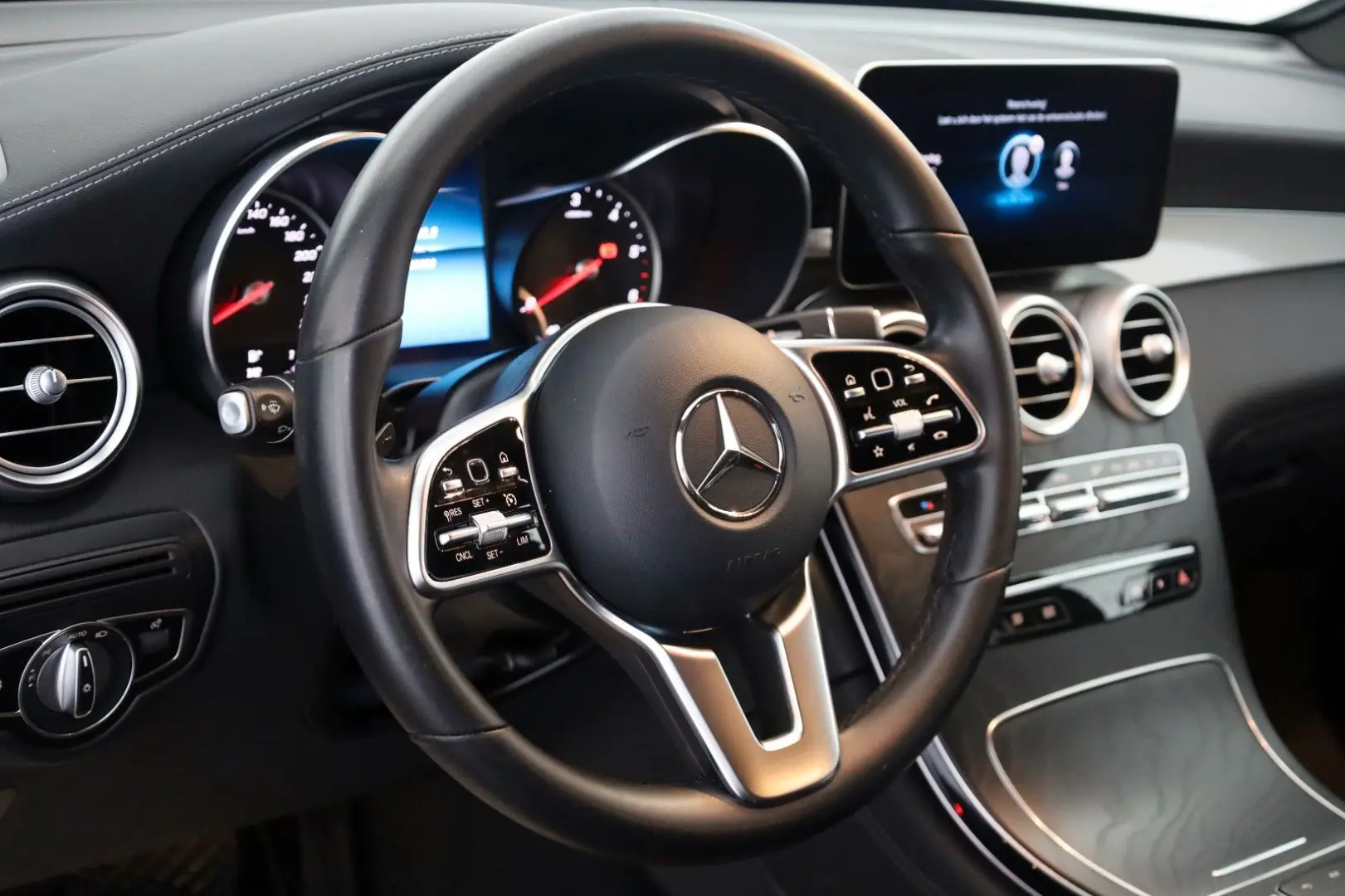 GLC 200d Coupe Leder Navi LED SH Kamera Park Pak