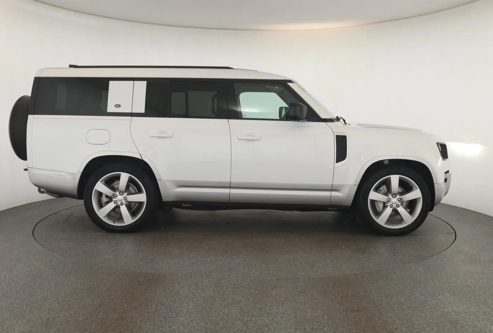 Defender 130 D300 AWD First Edition