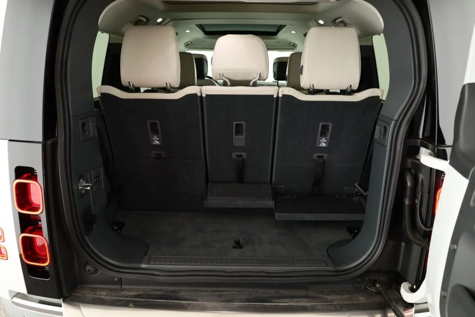 Defender 130 D300 AWD First Edition