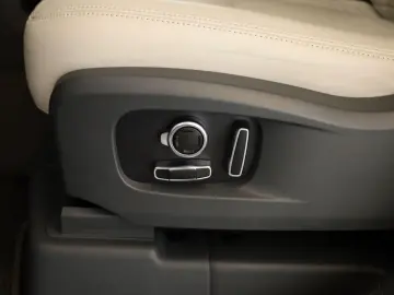 Defender 130 D300 AWD First Edition