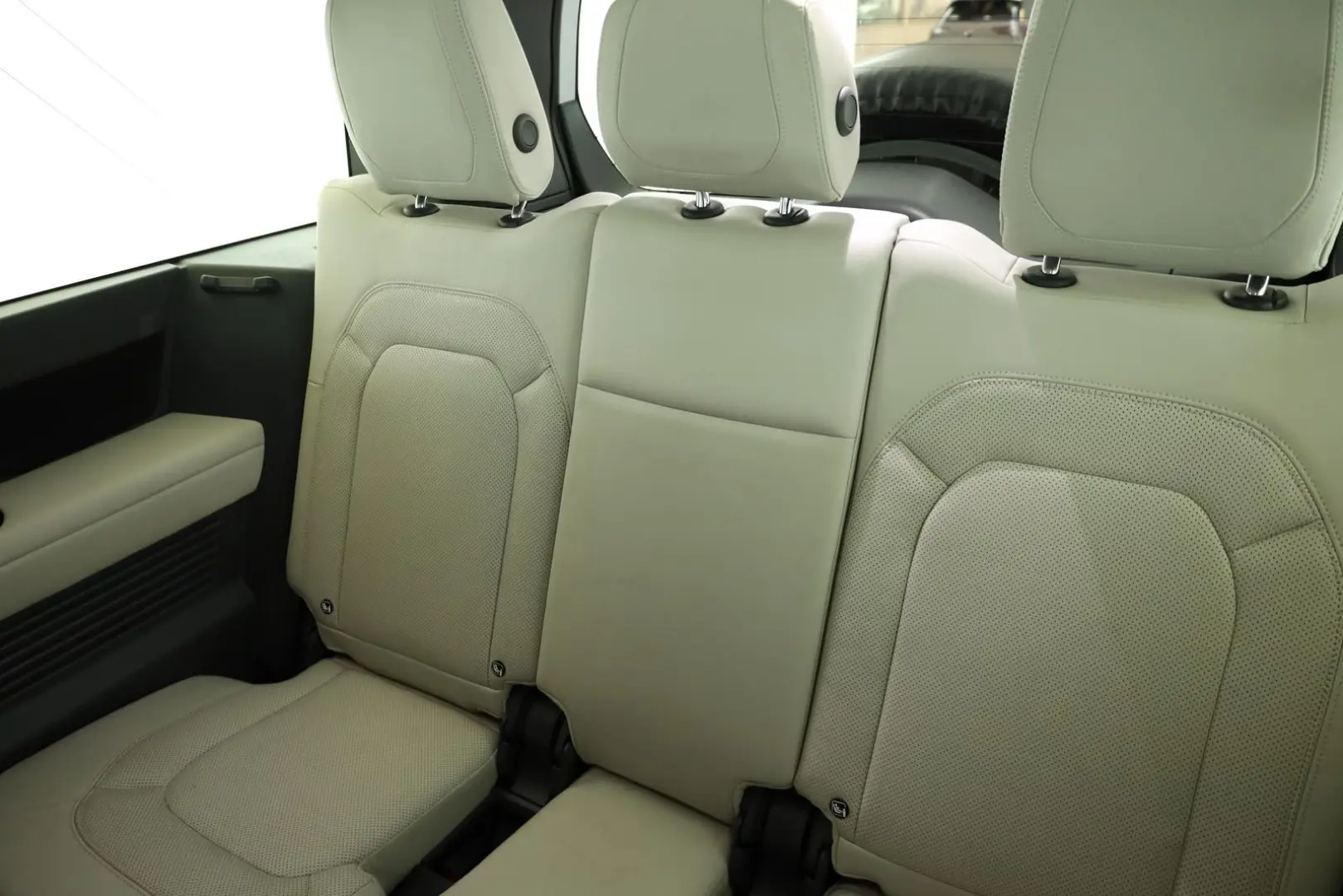 Defender 130 D300 AWD First Edition