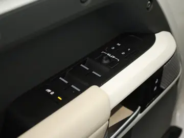 Defender 130 D300 AWD First Edition