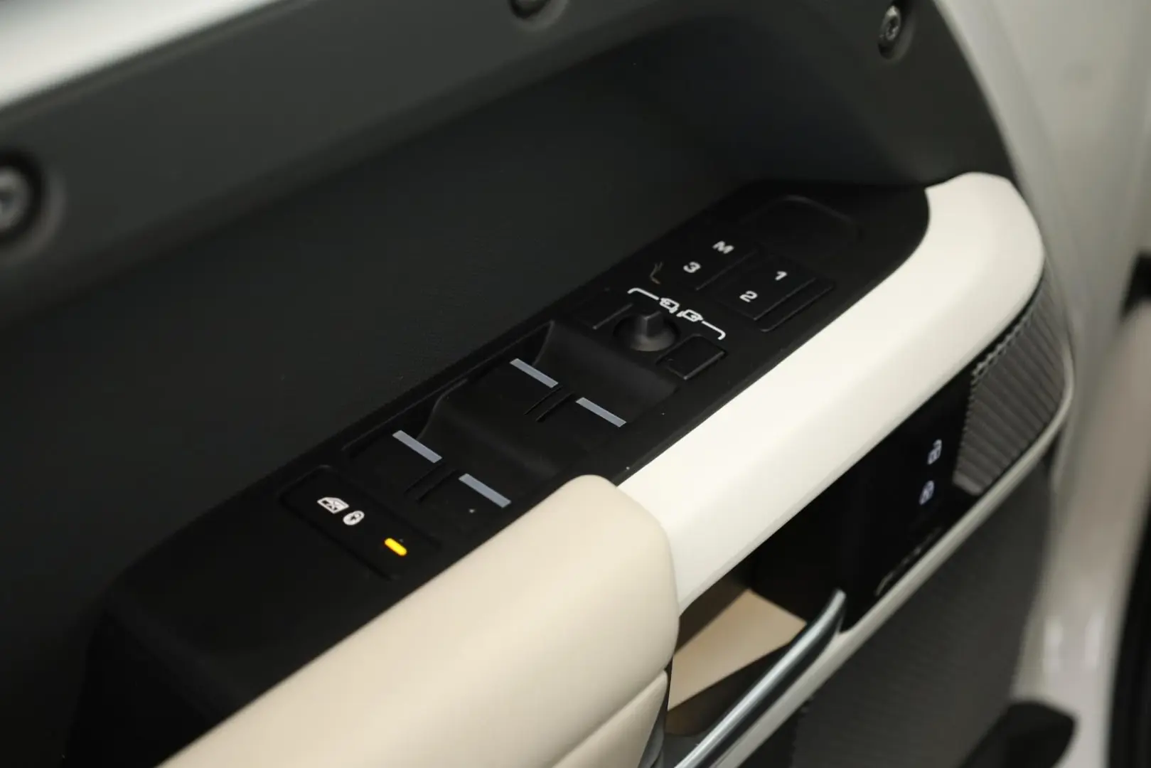 Defender 130 D300 AWD First Edition