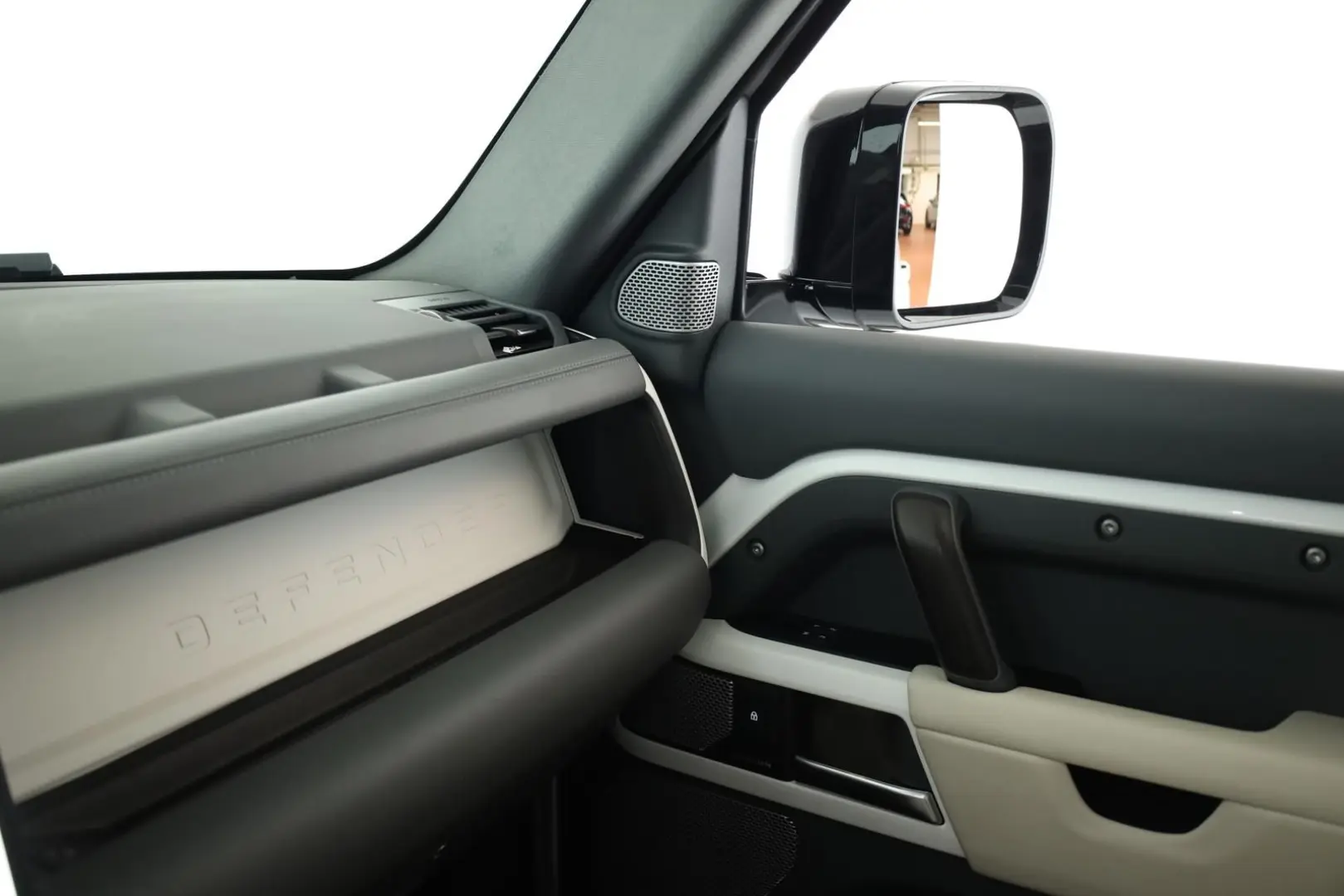 Defender 130 D300 AWD First Edition