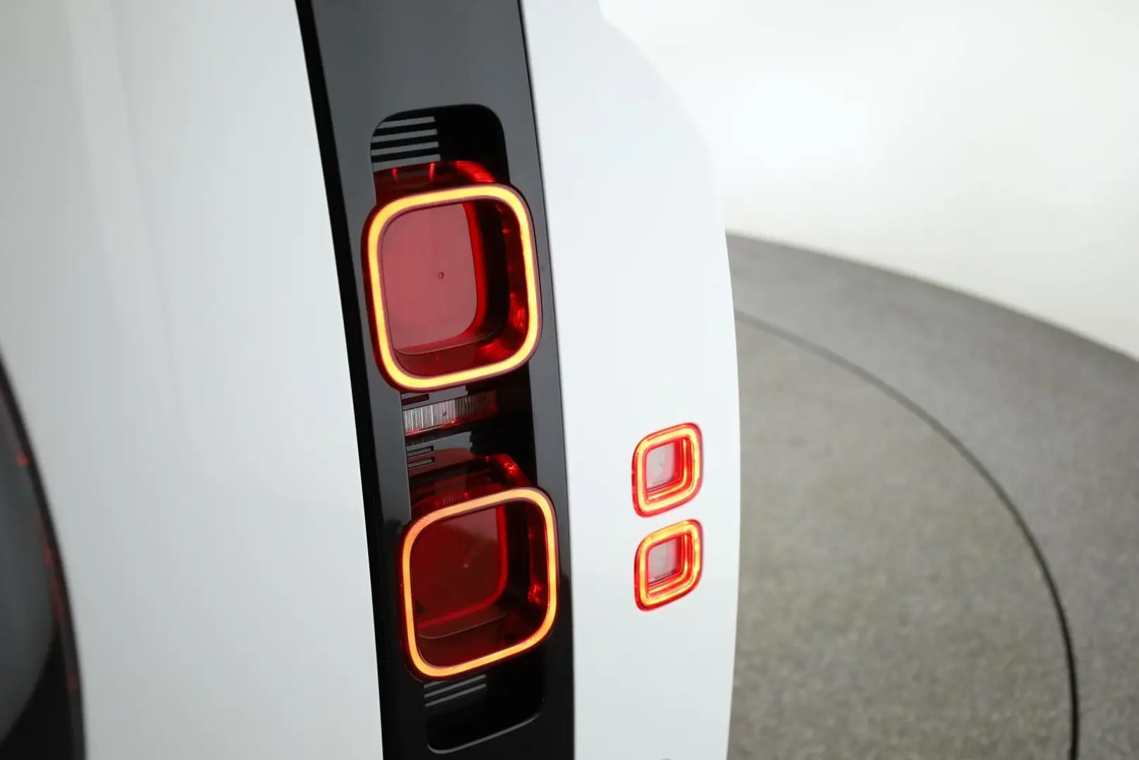 Defender 130 D300 AWD First Edition