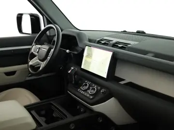 Defender 130 D300 AWD First Edition