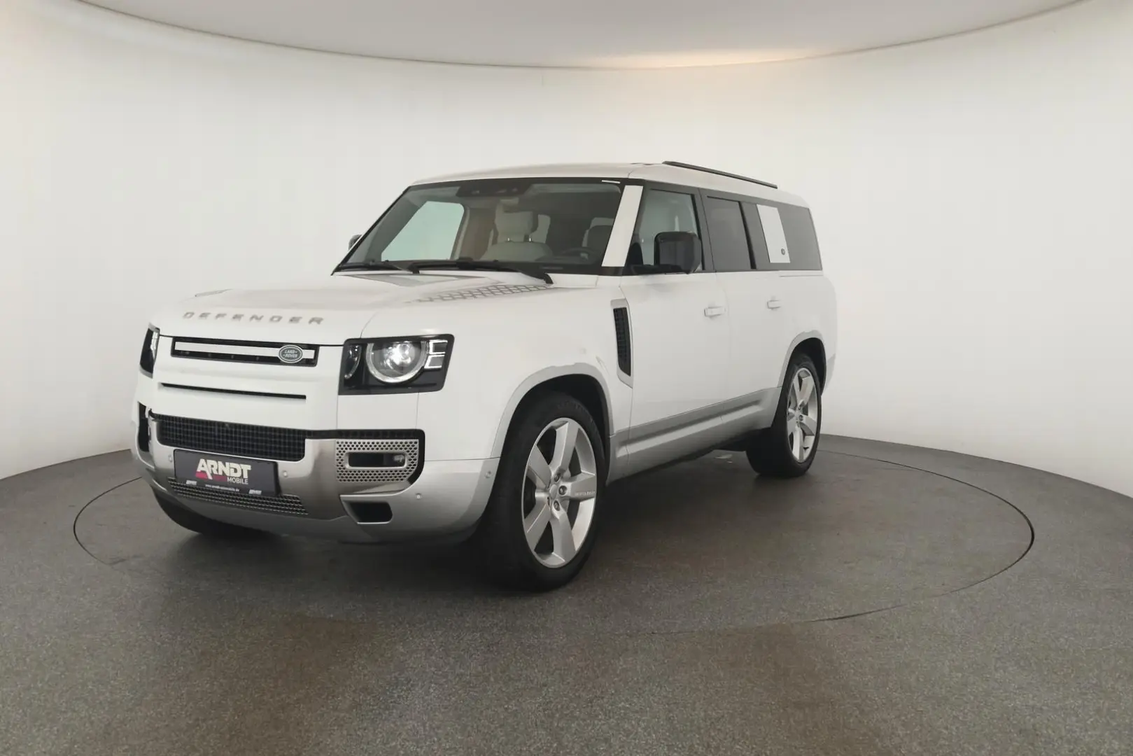 Defender 130 D300 AWD First Edition