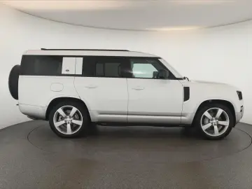 Defender 130 D300 AWD First Edition