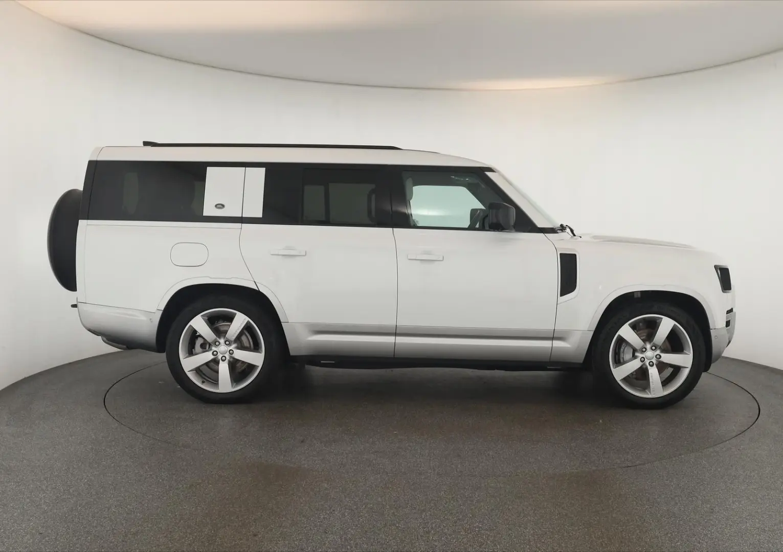 Defender 130 D300 AWD First Edition