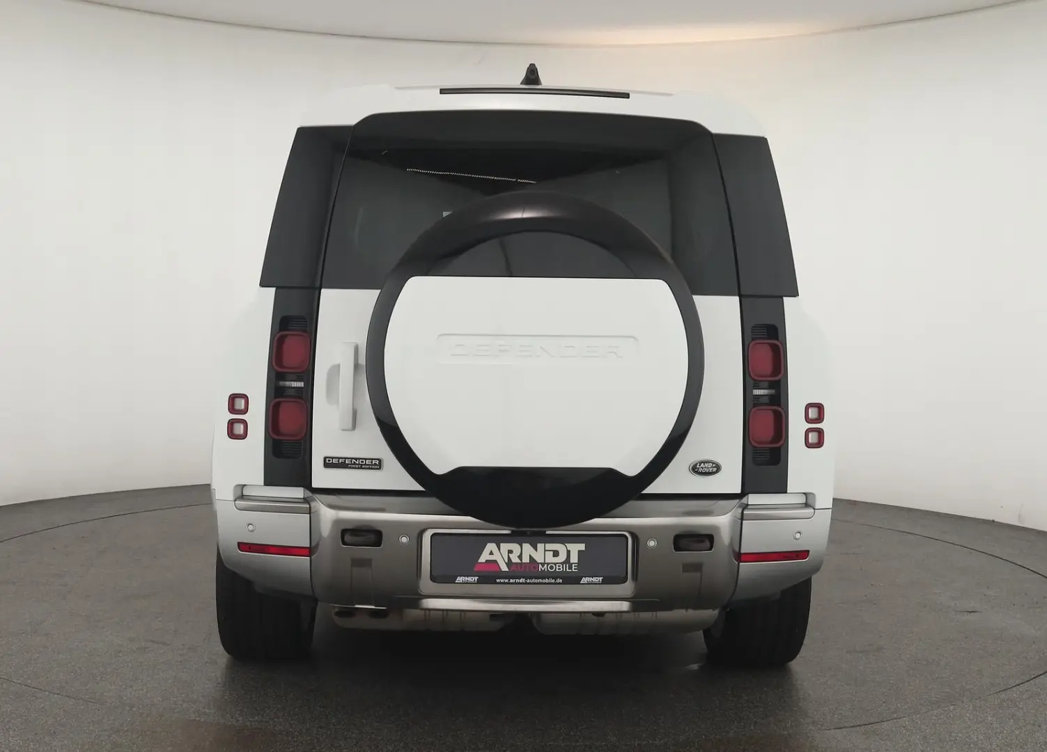 Defender 130 D300 AWD First Edition