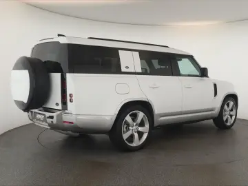 Defender 130 D300 AWD First Edition