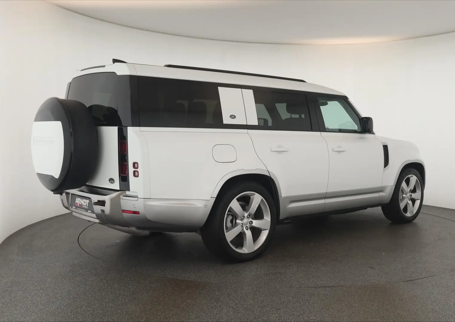 Defender 130 D300 AWD First Edition