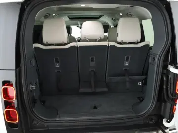 Defender 130 D300 AWD First Edition
