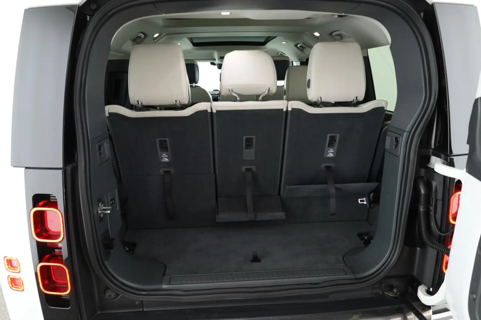 Defender 130 D300 AWD First Edition