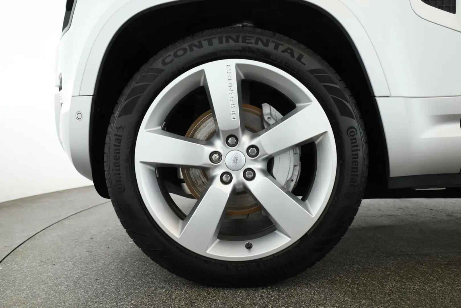 Defender 130 D300 AWD First Edition