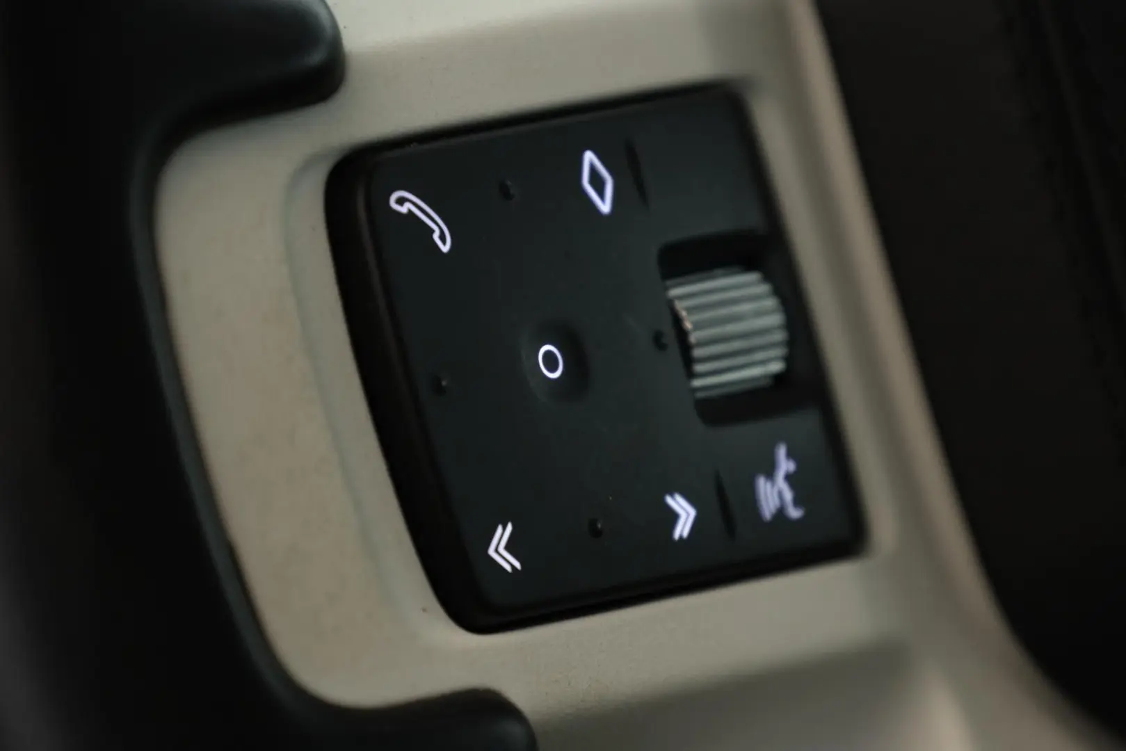 Defender 130 D300 AWD First Edition