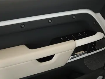 Defender 130 D300 AWD First Edition