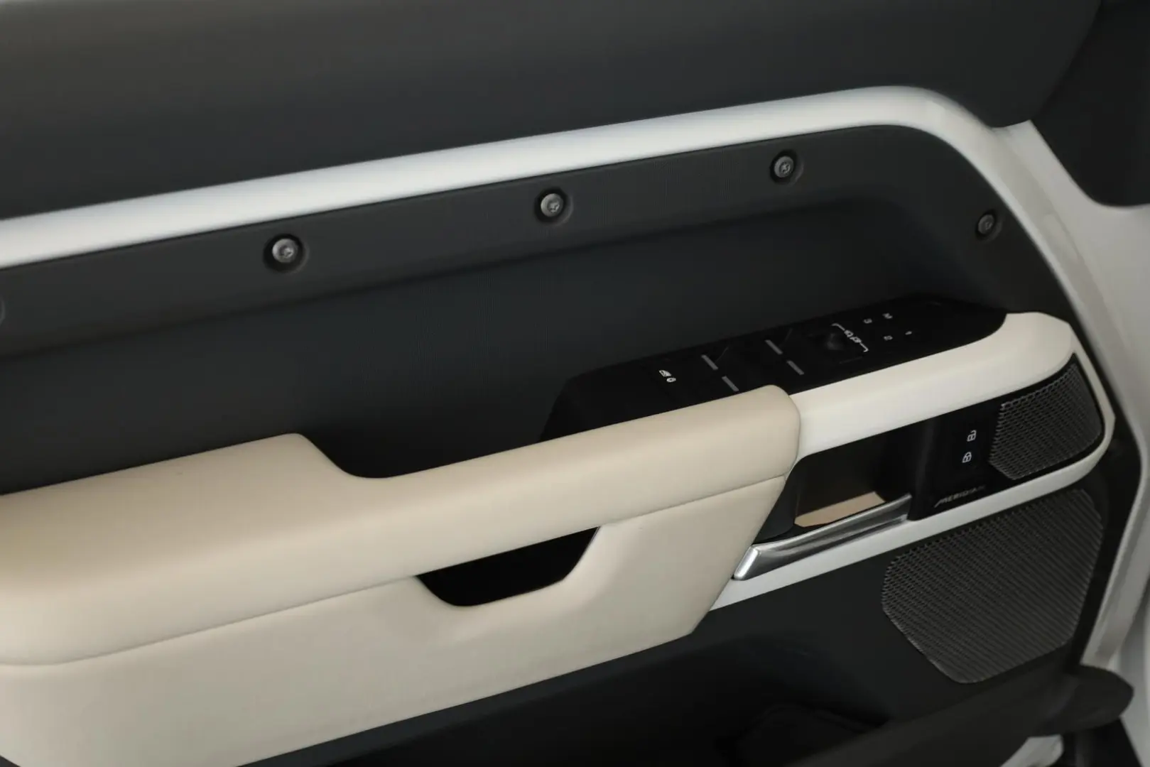 Defender 130 D300 AWD First Edition